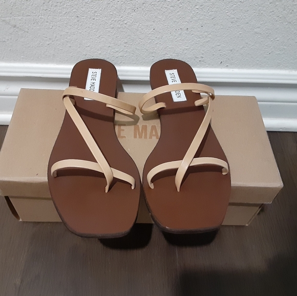 Steve Madden - Picture 2 of 4